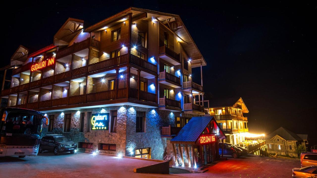 Gudauri Inn Kültér fotó Night view of the resort