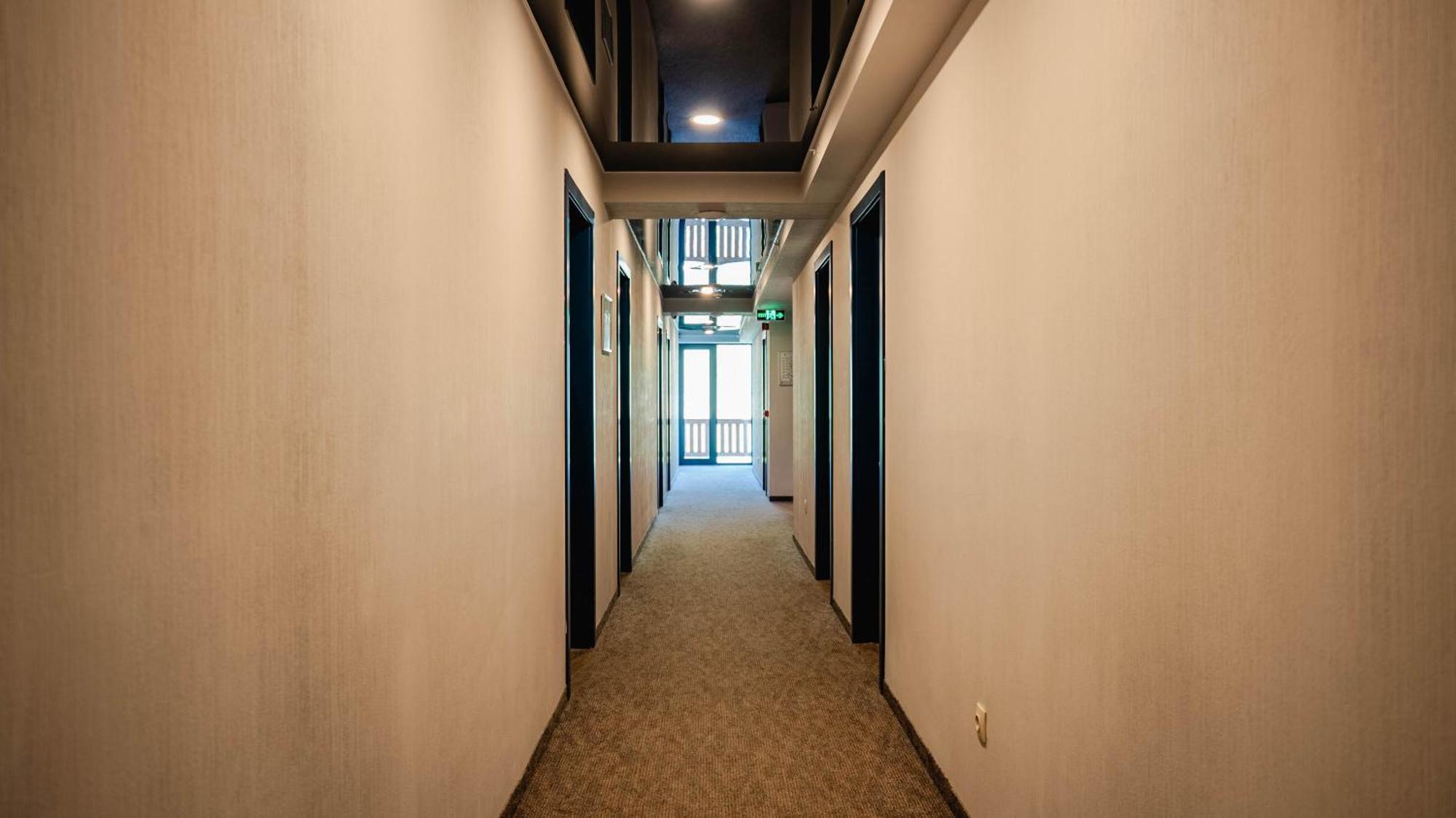 Gudauri Inn Kültér fotó A typical corridor